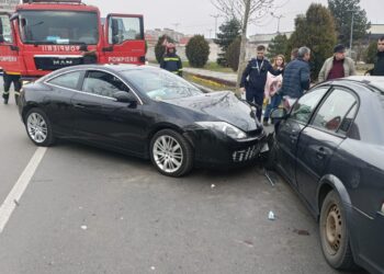 Brăilean implicat într-un accident în municipiul Buzău. Trei persoane din mașina brăileanului au avut nevoie de îngrijiri medicale