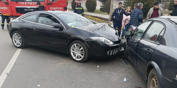 Brăilean implicat într-un accident în municipiul Buzău. Trei persoane din mașina brăileanului au avut nevoie de îngrijiri medicale