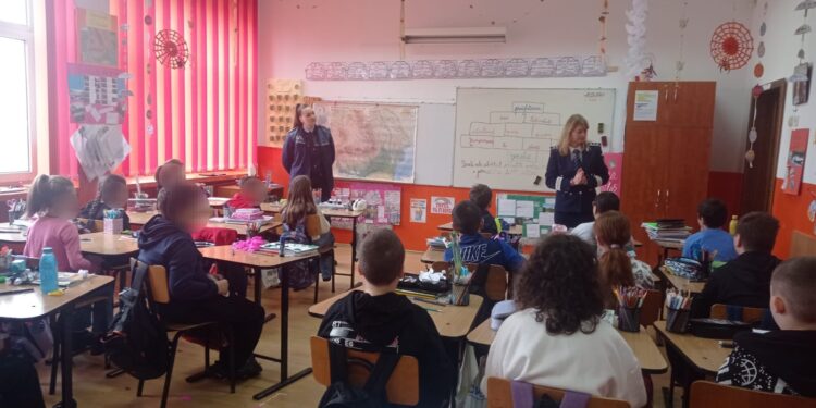 Acțiuni ale polițiștilor din cadrul Biroului Siguranța Școlară în școlile din municipiul Brăila