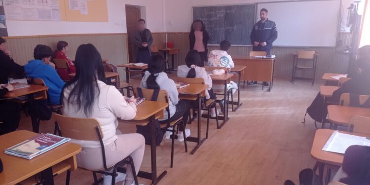 Activități ale polițiștilor brăileni în unitățile de învățământ