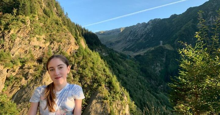 Speranță într-un zâmbet – Operația care o poate salva pe Ema costă peste 26.000 de euro