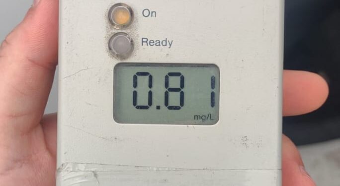 Implicat într-un accident soldat doar cu pagube materiale, un tânăr din Vădeni s-a ales cu dosar penal pentru că a fost depistat cu alcoolemie de 0,81mg/l alcool pur în aerul expirat