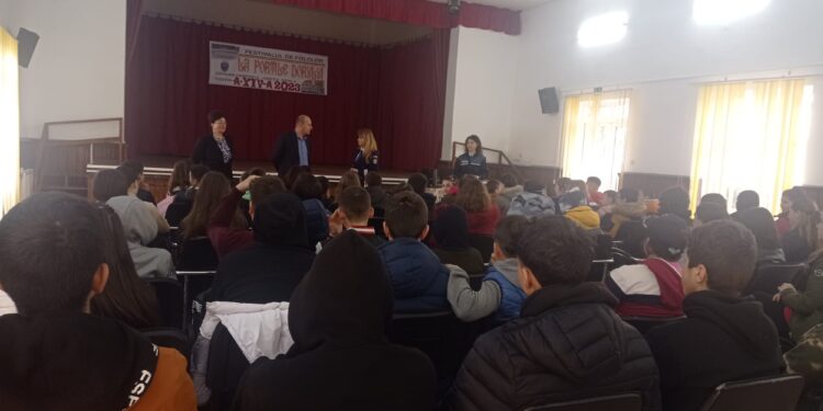 Școala gimnazială Gemenele – partener al polițiștilor în campania ”Tu știi ce consecințe pot avea faptele tale? Fii informat, alege inspirat!”