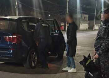 Băut și fără permis la volan a fugit de polițiști, iar după ce a fost prins și identificat a fost condus la spital unde a devenit recalcitrant