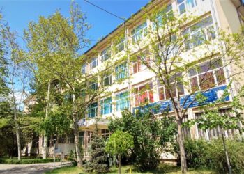 Copil agresat de un coleg de clasă. Conducerea liceului spune că ar fi făcut tot posibilul să medieze conflictul dintre cei doi copii de clasa a IV-a