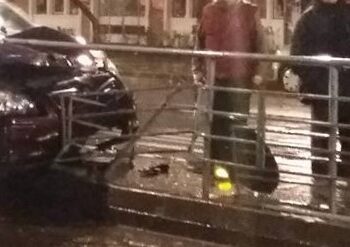 Un gălățean a intrat cu mașina în refugiul de tramvai de pe Bulevardul Dorobanților, la intersecție cu strada Tineretului