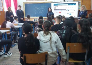 Peste 170 copii din cadrul școlilor din localitățile Șuțești și Gropeni au primit informații și recomandări cu privire la siguranța personală și siguranța pe internet