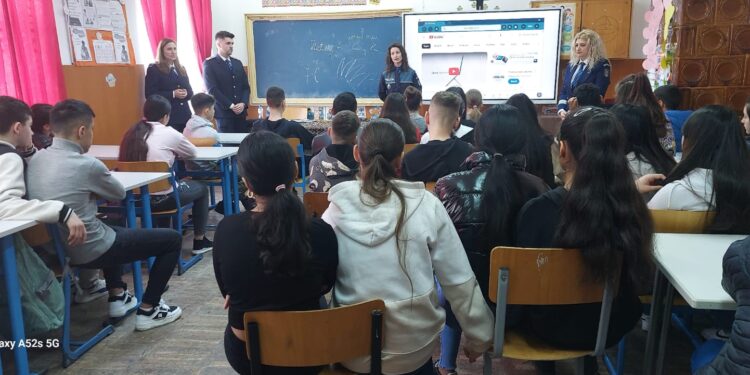 Peste 170 copii din cadrul școlilor din localitățile Șuțești și Gropeni au primit informații și recomandări cu privire la siguranța personală și siguranța pe internet