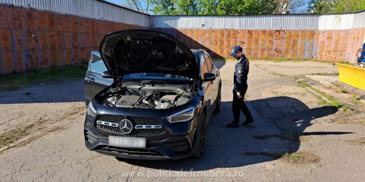 Autoturism de lux furat din Regatul Unit, descoperit de polițiștii de frontieră