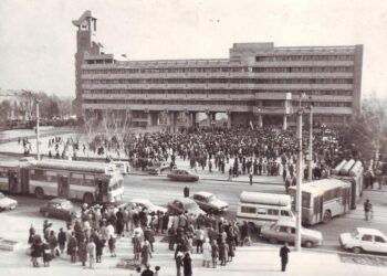 Imagini filmate în timpul evenimentelor din Decembrie ’89 comentate și explicate de participanți