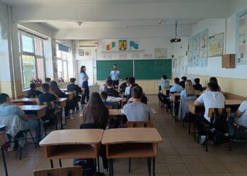 Activități de educație juridică desfășurate de polițiști la Școala Gimnazială ”Mihu Dragomir”