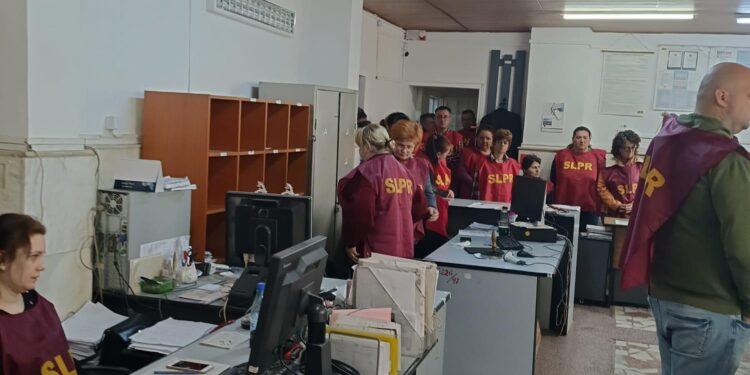 Grevă generală la Poșta Română. Și poștașii din Brăila protestează