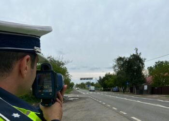 Conducea un autoturism pe DE 584, în afara localității Albina, cu viteza de 152 km/h