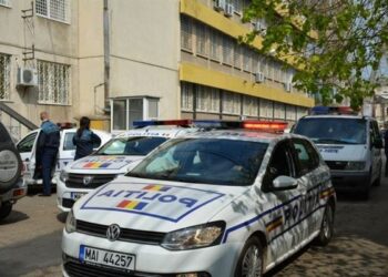 O tânără de 21 de ani a evadat din arestul la domiciliu să iasă în oraș și s-a mai ales cu un dosar penal