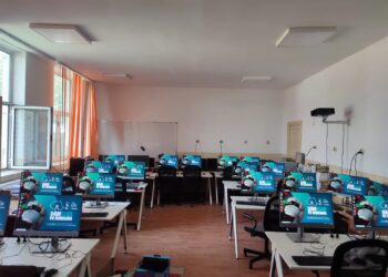 Dăm Click pe România a dat startul înscrierilor prin care școlile, liceele, grădinițele și asociațiile pot primi calculatoare