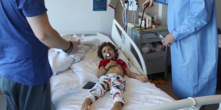 Suferința unui copil de 6 anișori. De la un accident banal, la confruntarea cu un inamic necruțător