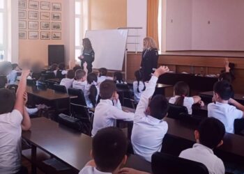 Activități ale polițiștilor de prevenire a victimizării minorilor