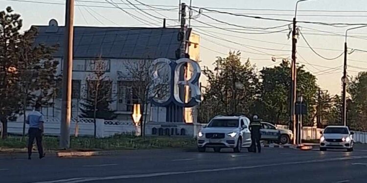În urma acțiunilor desfășurate de polițiștii brăileni în cursul zilei de joi, aceștia au reținut în vederea suspendării exercitării dreptului de a conduce 15 permise de conducere și au ridicat 3 certificate de înmatriculare