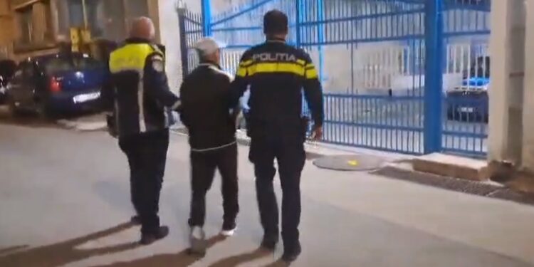 Bărbat de 65 de ani din Vădeni, reținut după ce a întreținut relații sexuale cu o minoră de 14 ani