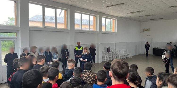 Activități de prevenire a delicvenței desfășurate de polițiști la Școala Gimnazială ”Grigore Șuțu”