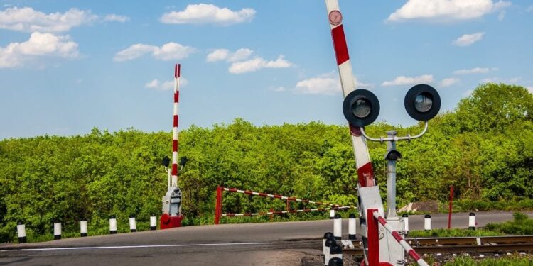Trafic restricționat pe DN2B, în zona trecerii la nivel cu calea ferată de la km 50+237