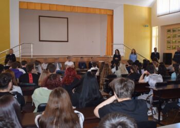 CUM SĂ NU DEVII VICTIMĂ ÎN MEDIUL ONLINE! Dialog între elevi și deținuți la Colegiul Național ”Ana Aslan”