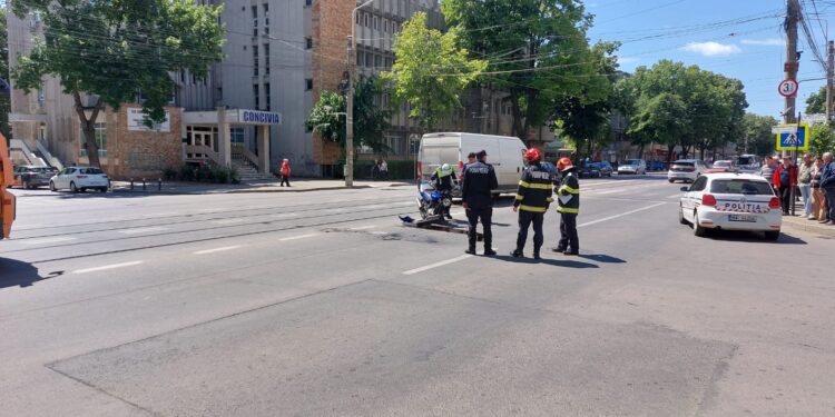 Motociclist, de 18 ani, accidentat la intersecția străzii Tineretului cu Calea Călărașilor