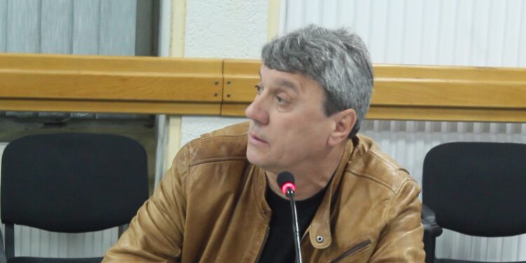 Consilierul PNL Alexandru Drogeanu l-a întrebat pe primarul Brăilei ce-l împiedică să inaugureze stadionul Progresul. Întrebarea l-a iritat pe edilul Brăilei