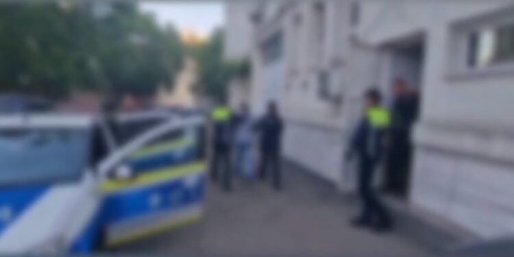 Reținuți de polițiști și arestați
