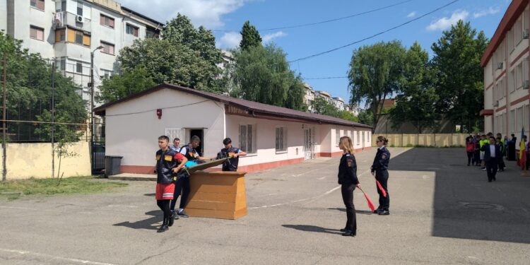 Concursul școlar cu tematică de protecție civilă „CU VIAŢA MEA, APĂR VIAŢA” – faza județeană