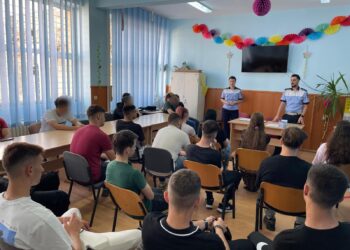 Activități de informare a elevilor desfășurate de polițiștilor brăileni