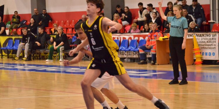 Jucătorul Rareș Pop și antrenorul Andrei Ciubotariu, de la Cuza Pirates Brăila, convocați la naționala U14 de baschet masculin