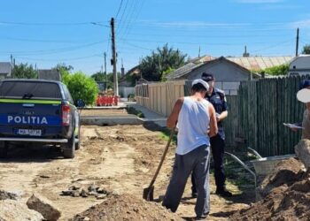 Acțiune de informare a cetățenilor din comuna Gropeni, deținători de animale de companie, desfășurată de polițiști