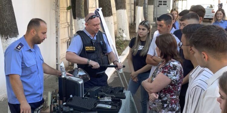 Penitenciarul Brăila și-a deschis porțile pentru membrii familiilor polițiștilor de penitenciare și pentru elevii Colegiului Național „Ana Aslan” Brăila, cu ocazia Zilei Polițiștilor de Penitenciare