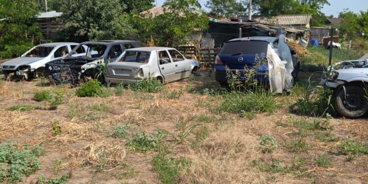 Sanctiuni aplicate de Garda de Mediu Braila pentru doua amplasamente in care erau depozitate autovehicule partial dezmembrate, piese si accesorii auto diverse rezultate din dezmembrari