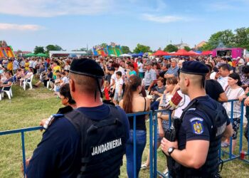 Efective mărite de jandarmi vor asigura ordinea cu ocazia organizării festivalului „Iarmaroc de Sf. Ilie” organizat de Zilele Comunei Romanu.