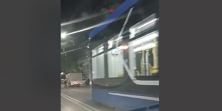 Video: Tramvaiul ”Ana Aslan” implicat într-un accident pe Calea Galați