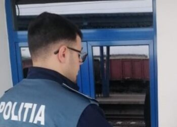 Polițiștii de la Biroul Județean de Poliție Transporturi Brăila au identificat un bărbat care i-ar fi sustras unui călător aflat în tren un telefon mobil și o sumă de bani