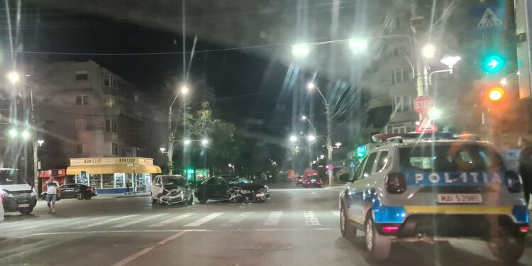 Trei persoane au ajuns la spital în urma unui accident rutier la intersecția Bulevardului Dorobanților cu strada Eremia Grigorescu