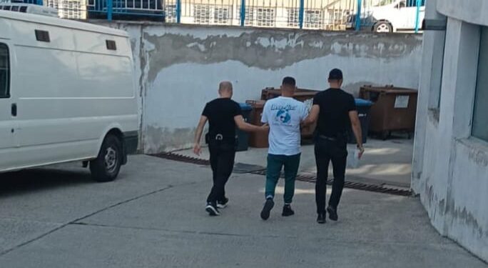 Un bărbat de 42 de ani din Viziru a fost arestat preventiv după ce a agresat un bărbat de 38 de ani, din satul Lanurile