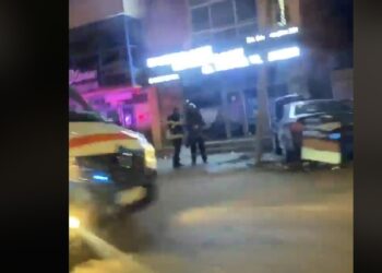 Accident pe Bulevardul Dorobanților. Un șofer din Tufești a lovit un stâlp de electricitate și apoi o femeie care se afla pe trotuar