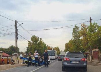 Foto+video: Un polițist rănit în urma unui accident în comuna Viziru