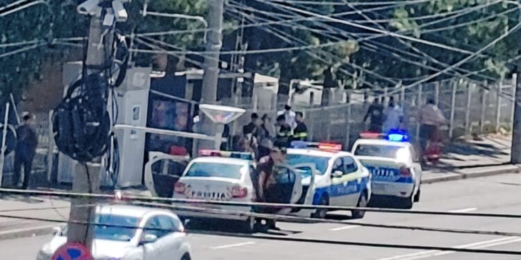 Agresat de un alt bărbat în stația de autobuz