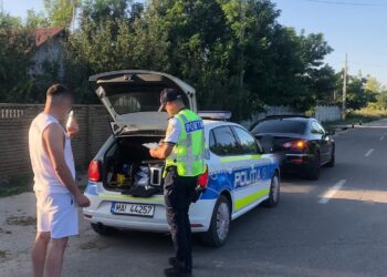Polițiștii rutieri au lăsat fără permise de conducere 14 șoferi
