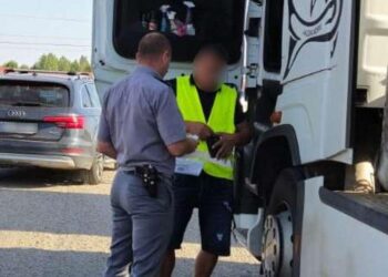 Semiremocă asigurată în fals, descoperită cu ajutorul aplicației eDAC de polițiștii de frontieră din cadrul Punctului Poliției de Frontieră Zona Liberă Brăila