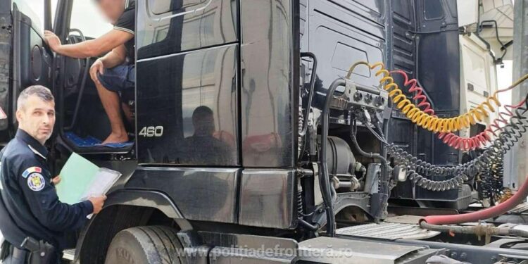 Cap tractor asigurat în fals, descoperit cu ajutorul aplicației eDAC, la Punctul Poliției de Frontieră Zona Liberă Brăila