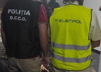 Mandate de percheziție domiciliară pe raza județelor Argeș, Dâmbovița, Olt, Prahova și Brăila