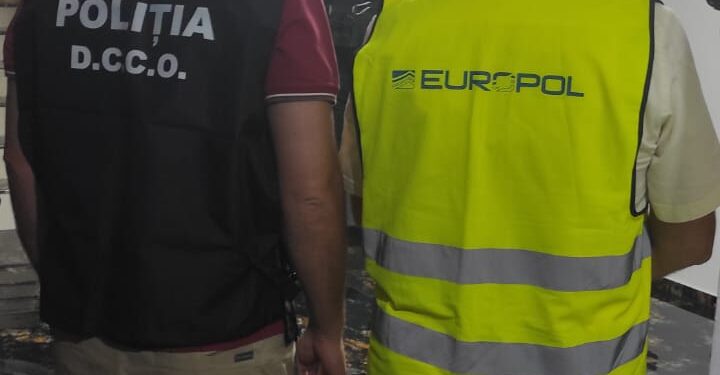 Mandate de percheziție domiciliară pe raza județelor Argeș, Dâmbovița, Olt, Prahova și Brăila