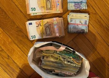 Percheziții domiciliare într-un dosar de contrabandă cu țigarete și băuturi spirtoase