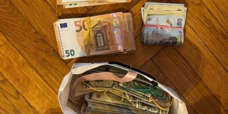 Percheziții domiciliare într-un dosar de contrabandă cu țigarete și băuturi spirtoase